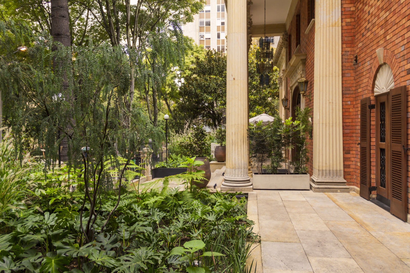 Restaurante Casa República — paisajismo de Arbóreo